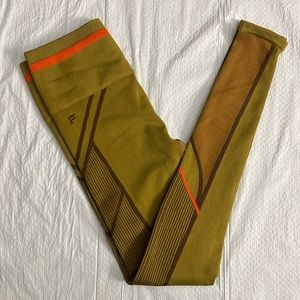 Never been worn fabletics leggings in perfect condition
